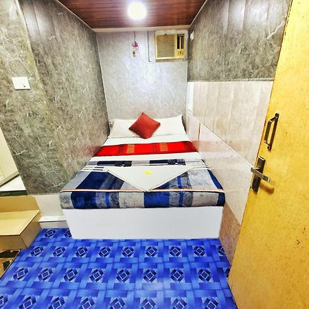 Amaan Hotel ムンバイ エクステリア 写真