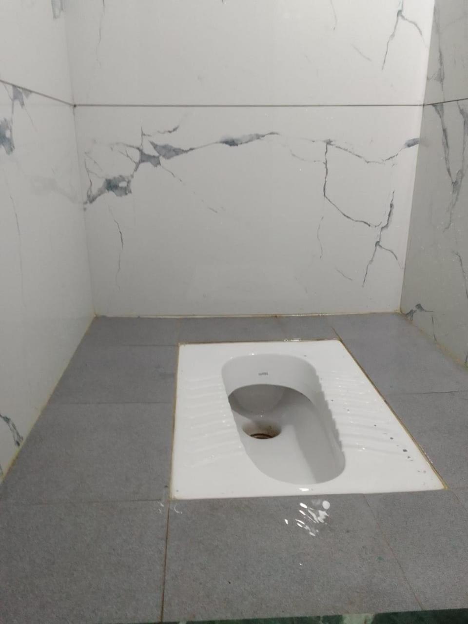 Amaan Hotel ムンバイ エクステリア 写真
