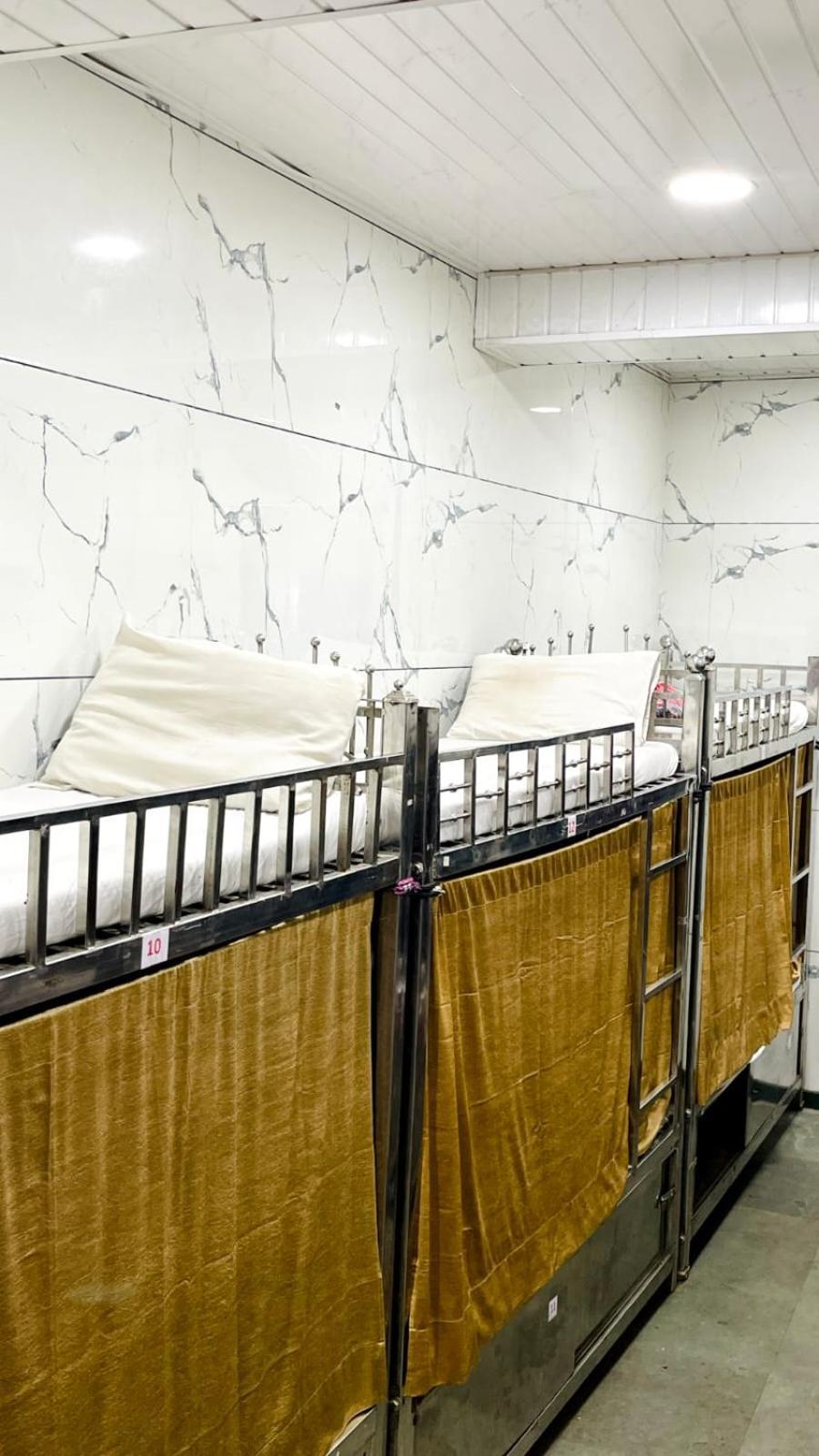 Amaan Hotel ムンバイ エクステリア 写真